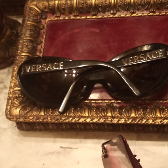 VERSACE SUNGLASSES - Picture 6 of 9